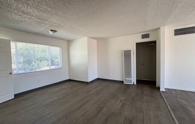 3 beds, 1 bath, $1,300