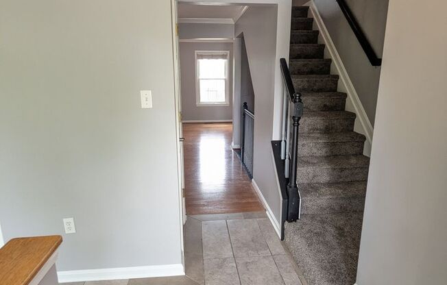 Beautifully maintained townhouse in Tuscarora School District ready for your family!