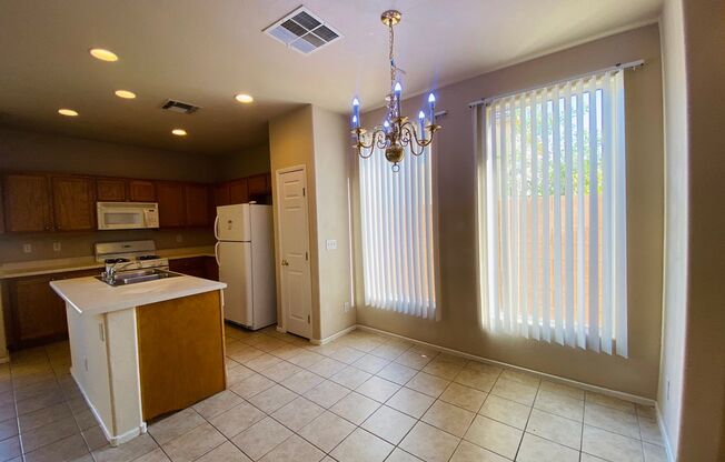 TWO STORY CUL-DE-SAC HOME AVAILABLE IN TIDES II GATED COMMUNITY! COMMUNITY HAS POOL AND EXERCISE ROOM! HOUSE HAS LAMINATED HARDWOOD, TILE AND CARPET! CONVENIENT LOCATION! CLOSE TO PUBLIC SHOPPING CENTERS & PARKS!