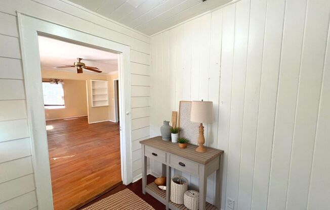 Charming 3-Bed, 2-Bath Home with One-Car Garage in Jacksonville’s Northside!