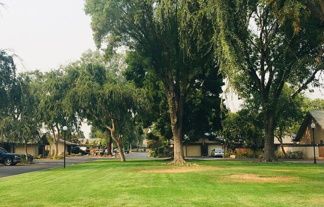 Nice condo located in the Sierra North Village Community.