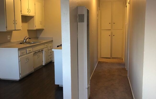 2 beds, 1 bath, 1,050 sqft, $1,600, Unit 4