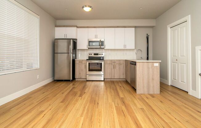 7400 N. Greenwich Avenue
