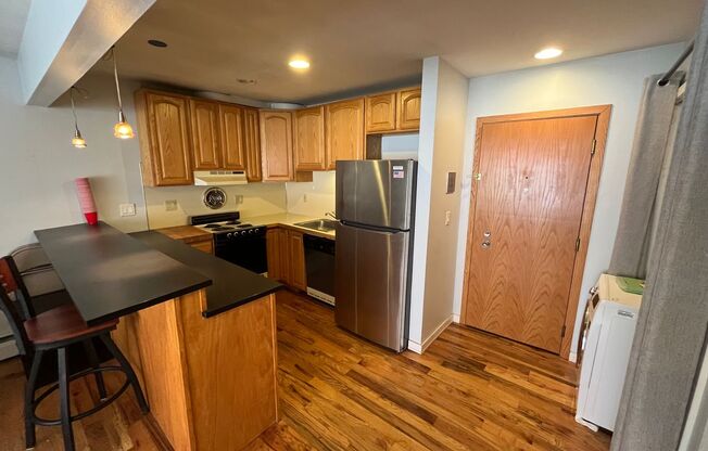 1 bed, 1 bath, 552 sqft, $1,995, Unit 27