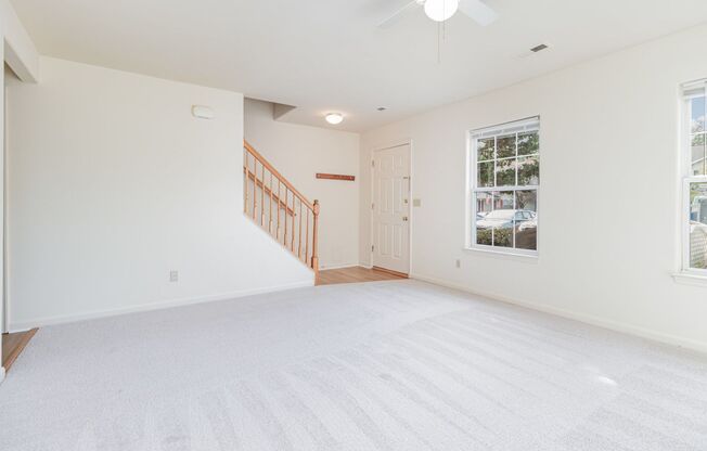 3 Bedroom Townhome in Lee's Hill!