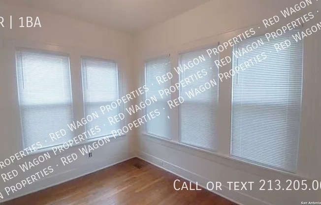 415 W MISTLETOE AVE