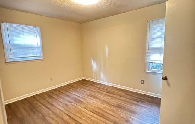 2 beds, 1 bath, $1,000, Unit A