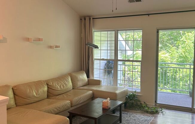 2 Bedroom Condominium in Sought After Community!