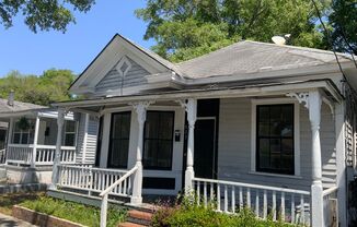 DOWNTOWN WILMINGTON - 3 Bedroom & 1 Bath - Minutes to Riverwalk and Cape Fear Memorial Bridge!