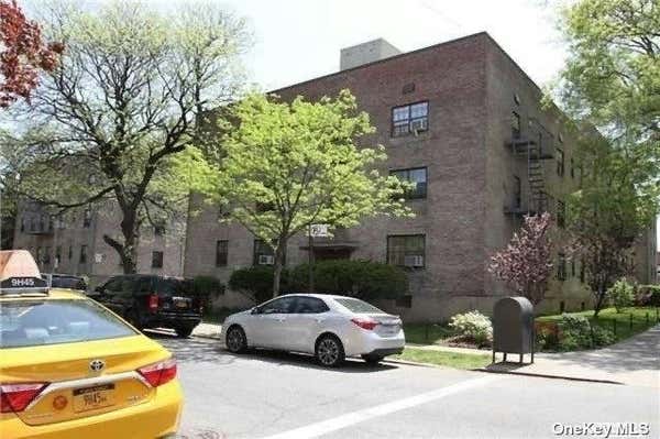 2 beds, 1 bath, 775 sqft, $2,150, Unit 1E