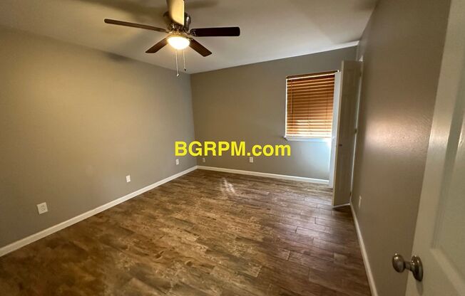 3 beds, 2 baths, $1,400