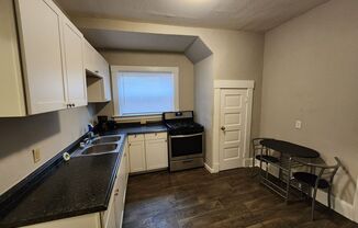 Studio, 1 bath, 500 sqft, $695, Unit Apt 2