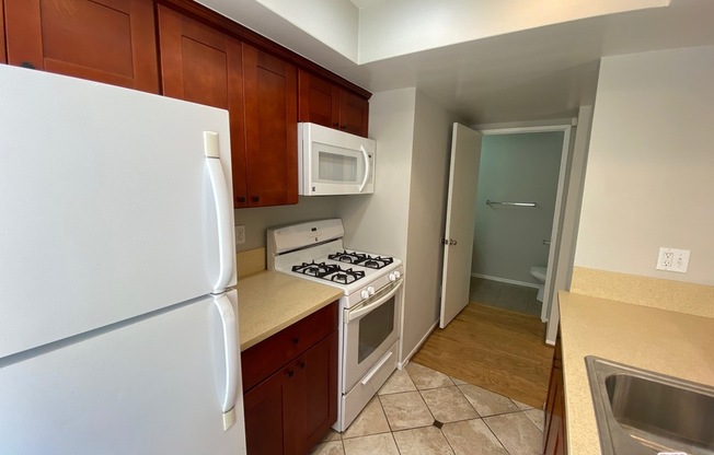 2 beds, 2.5 baths, 1,175 sqft, $3,250, Unit 105