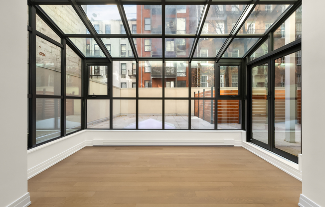 320 E 82 ST