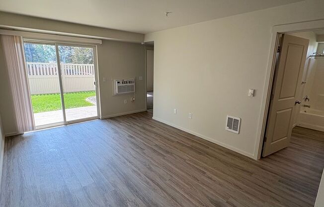 3 beds, 2 baths, 1,125 sqft, $1,695, Unit Unit # 11