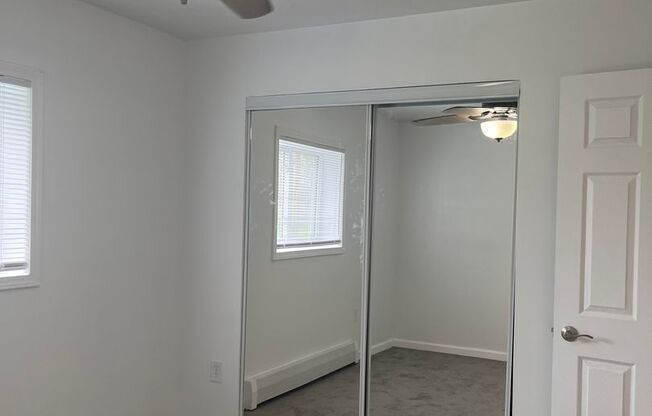 3 beds, 1 bath, 960 sqft, $1,395, Unit 415