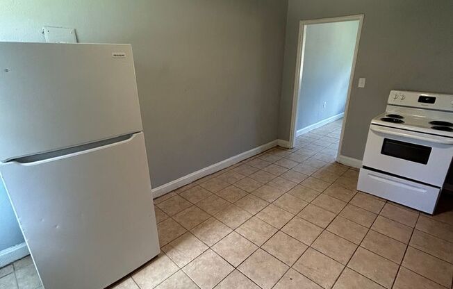 2 beds, 1 bath, $725