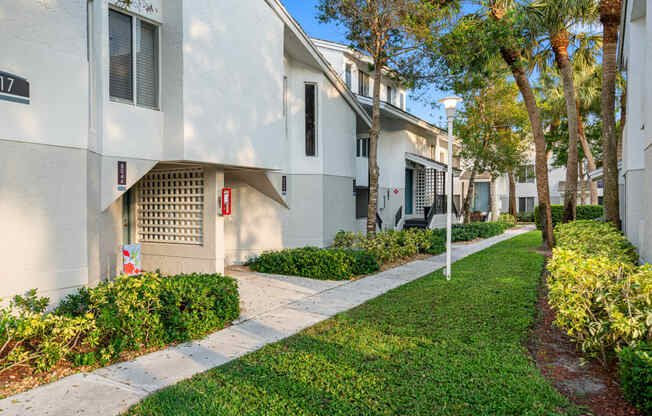 the preserve at ballantyne commons apartments walkway and sidewalk