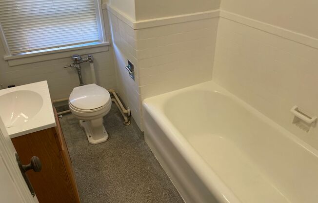 Studio, 1 bath, 315 sqft, $950, Unit 6I