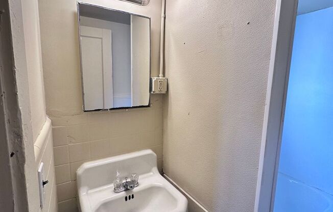 1 bed, 1 bath, $965, Unit Apt E