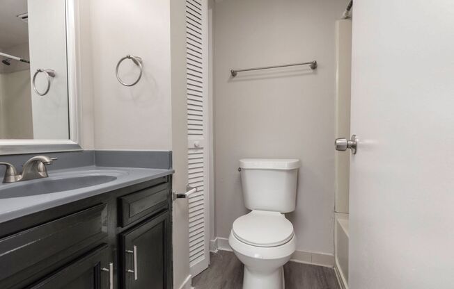 2 beds, 2 baths, $895, Unit 328