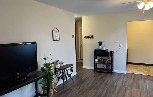 1 bed, 1 bath, $600, Unit 202