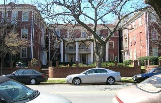 3 beds, 1 bath, $1,800, Unit Apt. 31