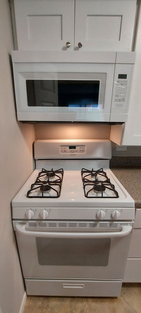 Studio, 1 bath, 335 sqft, $735