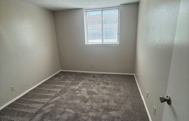 2 beds, 1 bath, 858 sqft, $820, Unit 2615-103