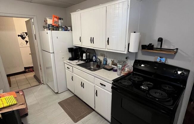 1 bed, 1 bath, $995, Unit Apt 1