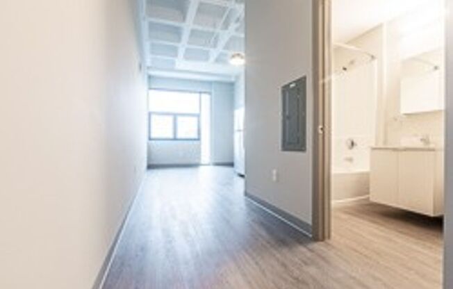 Studio, 1 bath, 330 sqft, $999, Unit 907