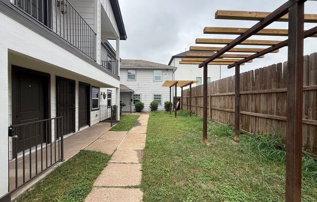 2 beds, 1 bath, 500 sqft, $950, Unit 3