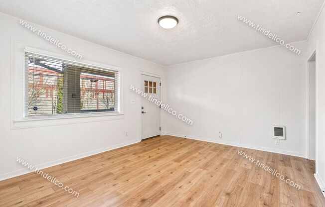 2 Bedroom/1 Bath with a Cozy Design and Prime Location Await You! W/S/G Included!