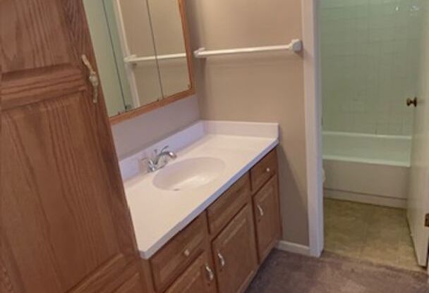 1 bed, 1 bath, 615 sqft, $839, Unit 230