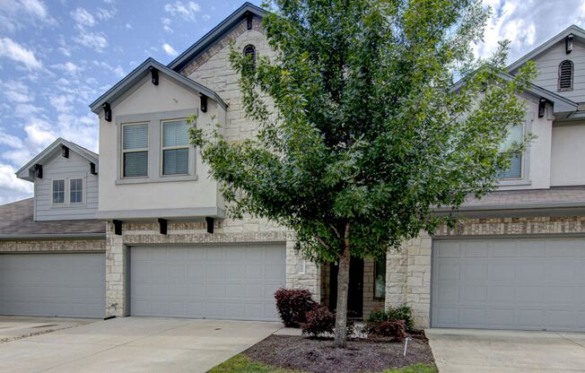 Meticulously cared for 3/2.5 home in Arbors at Turtle Rock move-in ready!