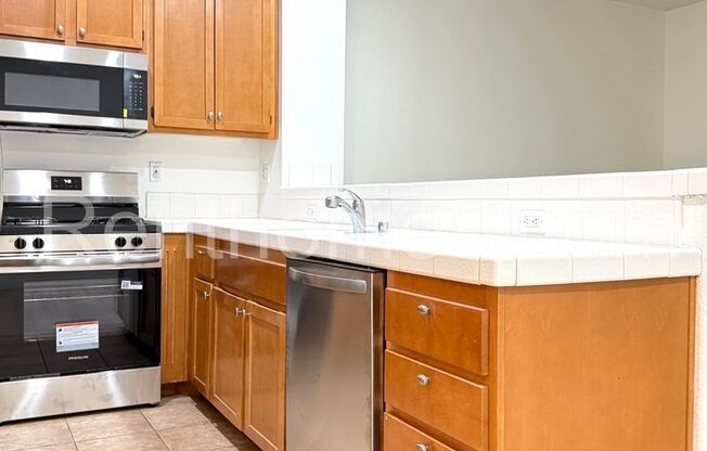 Eastlake, 1603 White Hickory- AC, 2 Car Garage!