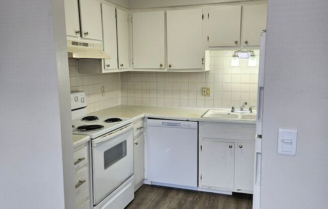 2 beds, 1 bath, 908 sqft, $835, Unit 5003 Sycamore