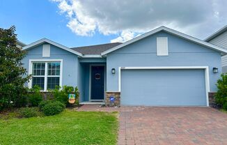 Lovely 3/2 Spacious Home with a Covered Patio and a 2 Car Garage in the Desirable Creekside at Boggy Creek - Kissimmee!