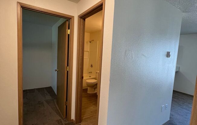 2 beds, 1 bath, 669 sqft, $1,260, Unit 42