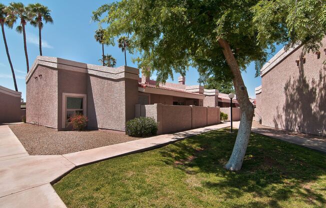 1976 N LEMON TREE LN