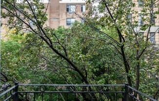 309 E 8 ST