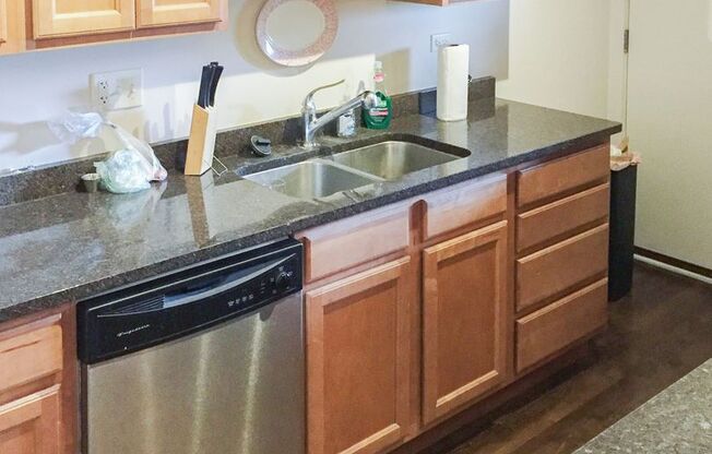2 beds, 1 bath, 728 sqft, $2,695, Unit 3451-2