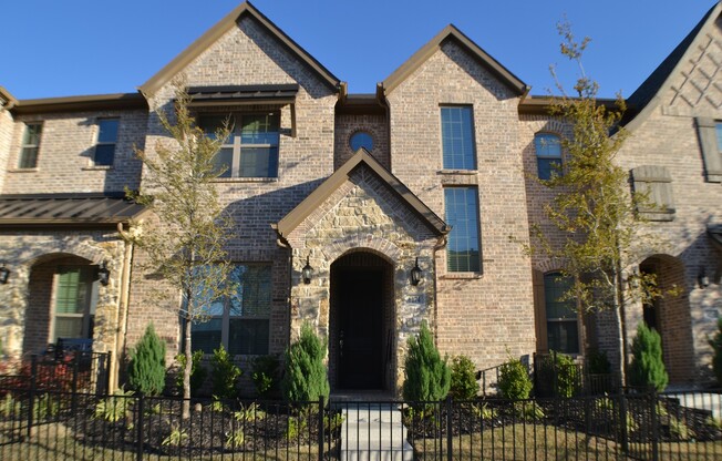 Townhouse For Lease in Frisco!