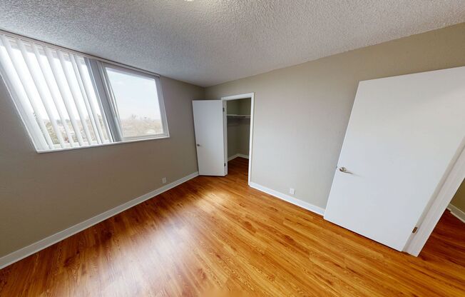 2 beds, 1.5 baths, 928 sqft, $1,795, Unit 1945 Peoria St #503