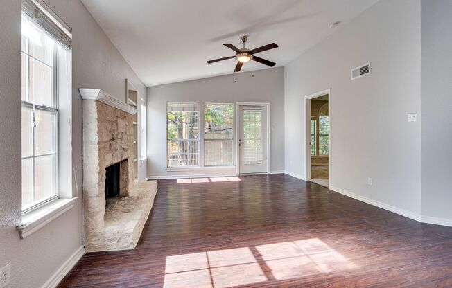 2 beds, 2 baths, $1,650, Unit Unit 213