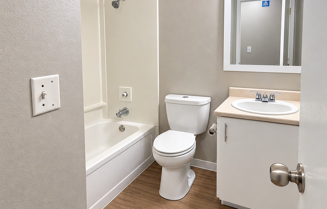 2 beds, 1 bath, 760 sqft, $1,450, Unit 07