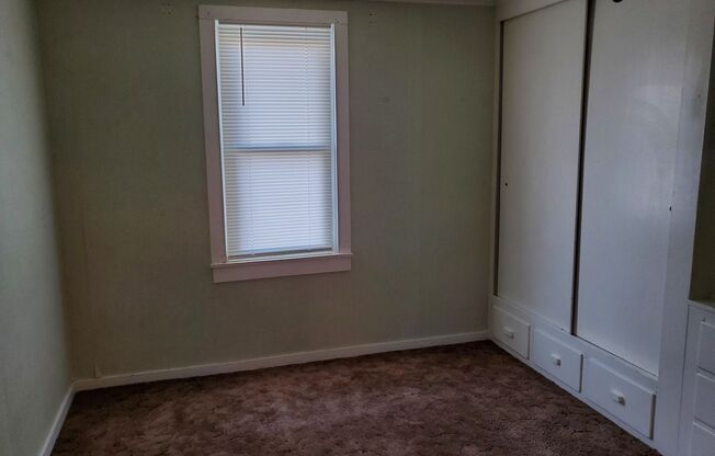 1 bed, 1 bath, 768 sqft, $1,100, Unit Apt A