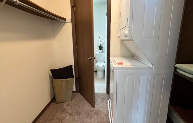2 beds, 1 bath, 965 sqft, $1,650, Unit 7766RC