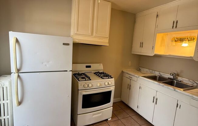 562 Edmund Ave W