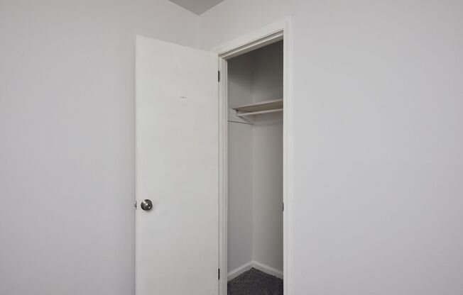2 beds, 1 bath, $1,050, Unit 2157 Lenox Rd C2